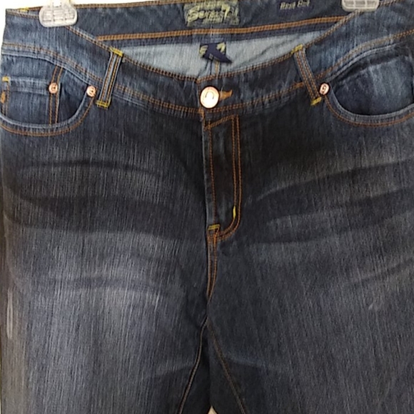 Jeans - Picture 2 of 3